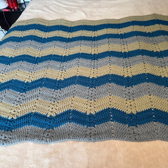 Vintage crochet afghan throw blanket chevron pattern wavy blue gray back of couc - Picture 2 of 6